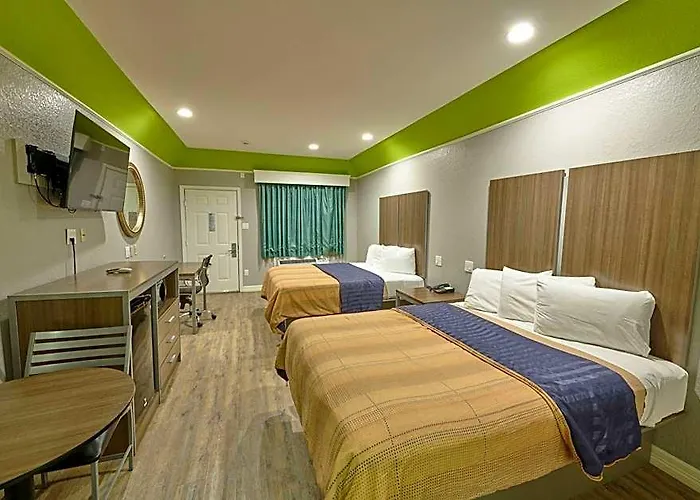 Oyo Hotel 2*