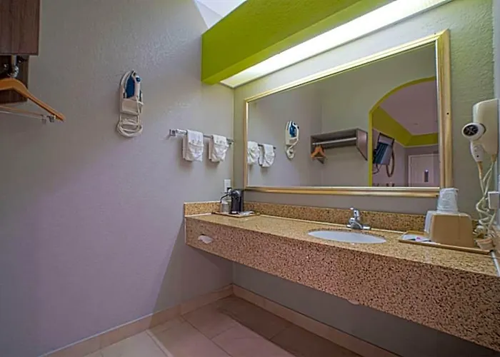 Oyo Hotel 2*